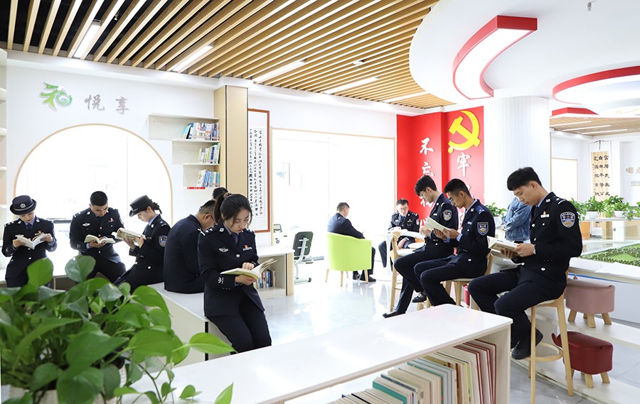（wAqEY图片新闻）书香润警营   阅(40351484)-20250424111718