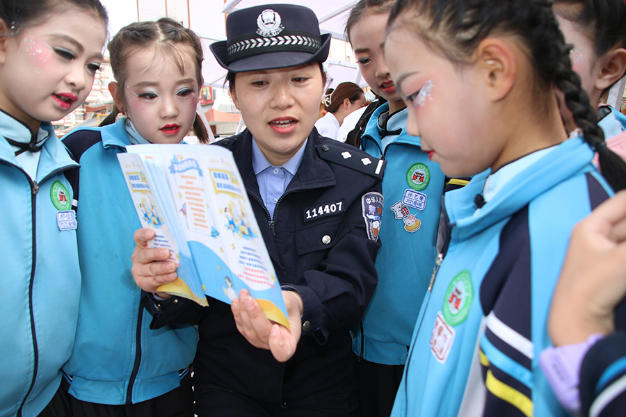 （wAqEY，图片新闻）筑牢法治防线  (40356549)-20250424163830