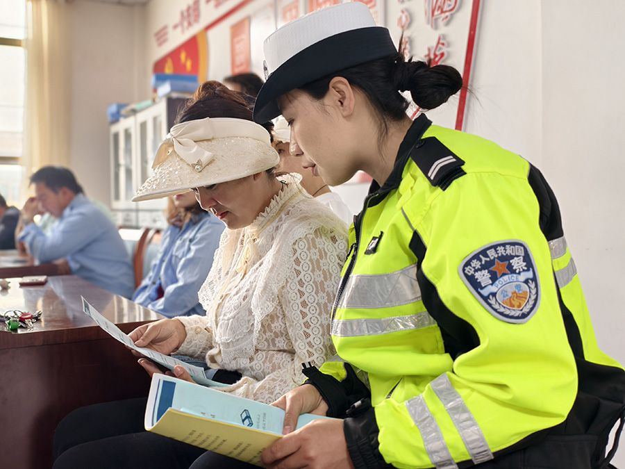 （wAqEY图片新闻）临夏县交警：交通安(40360275)-20250427141955