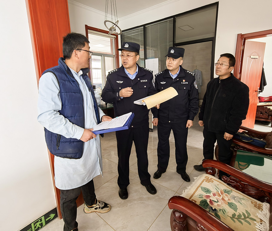 （WAQEY，配图）  用脚步丈量民情 (40483646)-20250430114608