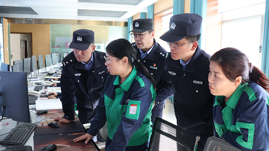 （qEY，图片新闻）深入企业查隐患 织牢(40488768)-20250430163929