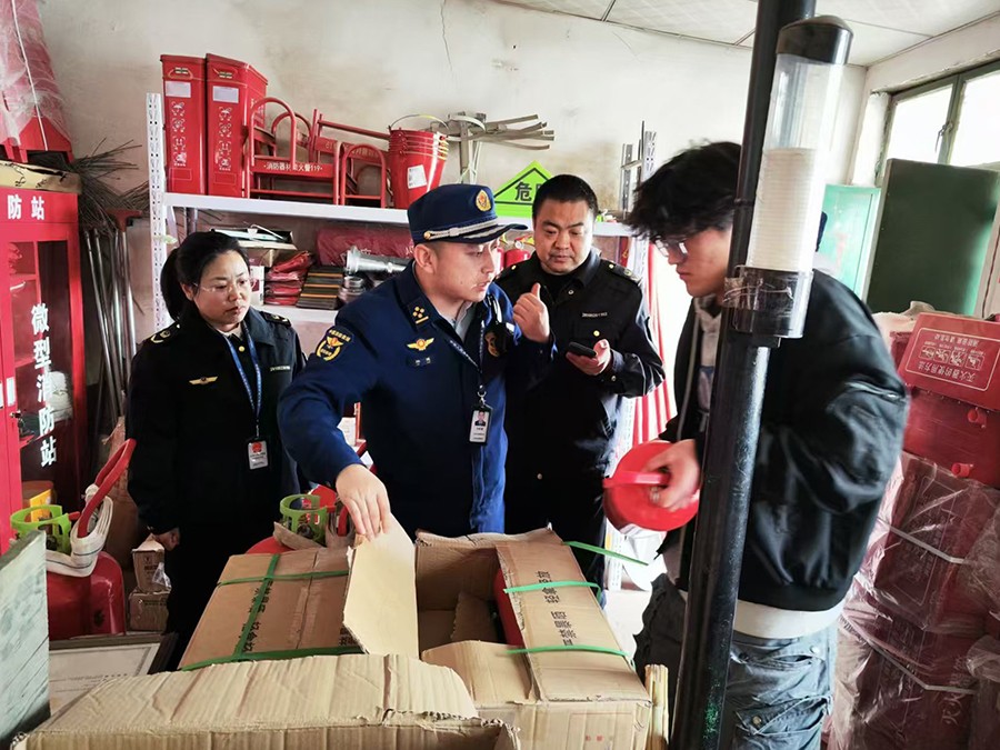 （AqEY，配图）庆城全力护航“五一”假(40504663)-20250501175215
