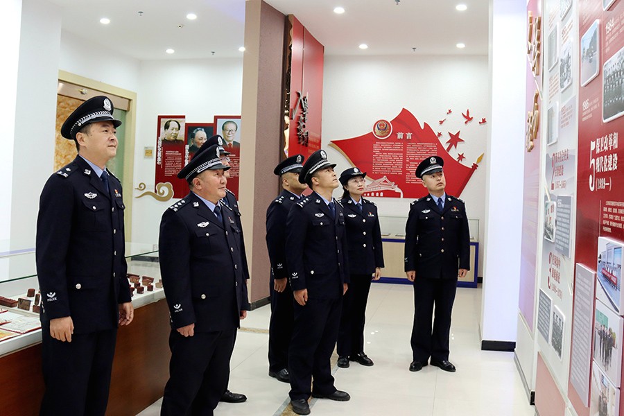 （AqEＹ图片新闻）追寻警史印记  凝聚(40657111)-20250509115430