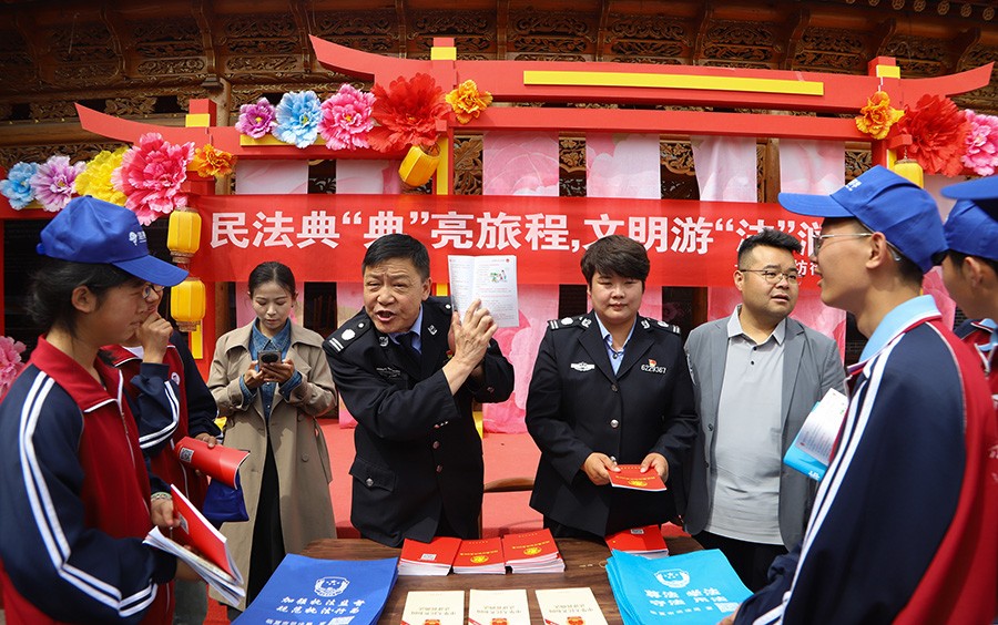 （WAQEY图片新闻）让民法典走到群众身(40705205)-20250513143841