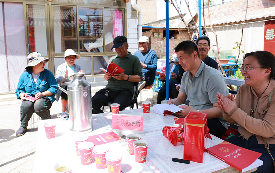 (WAQEＹ图片新闻)通渭开展民法典进村(40753894)-20250515094244