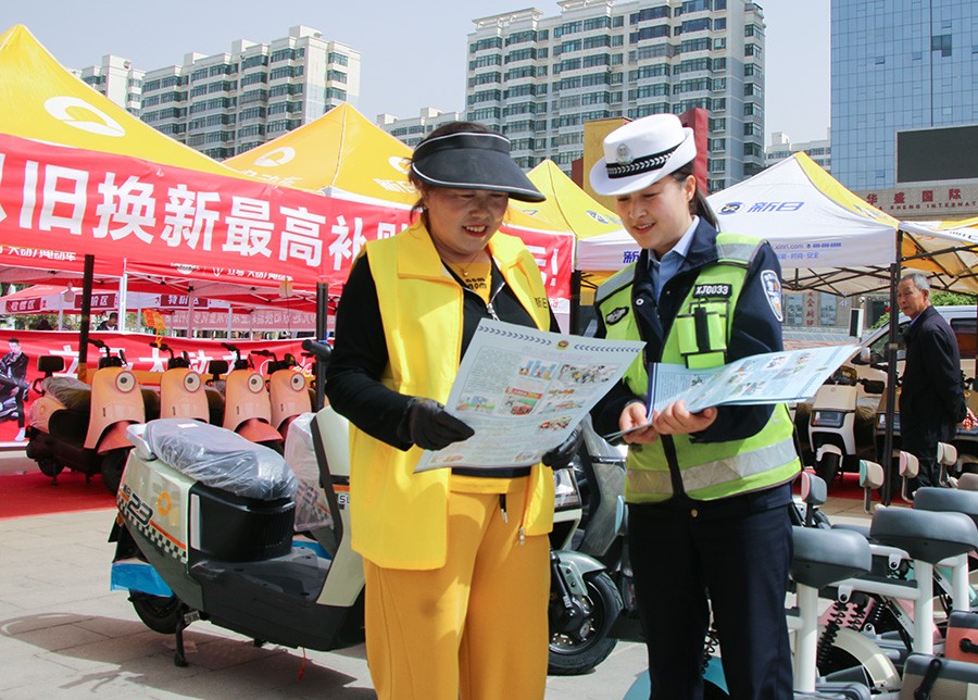 （wAQEY，图片新闻）交通安全宣传走进(40877812)-20250520115138