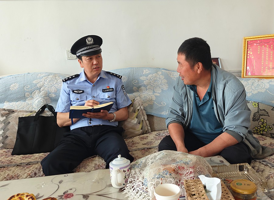 （wAQEY，图片新闻）民警入户走访  (41195596)-20250603144639