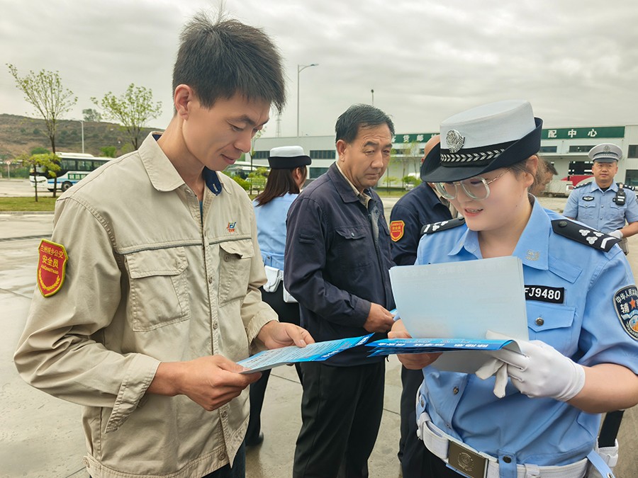 （QEY图片新闻）榆中公安交警启动“安全(41212859)-20250604173644