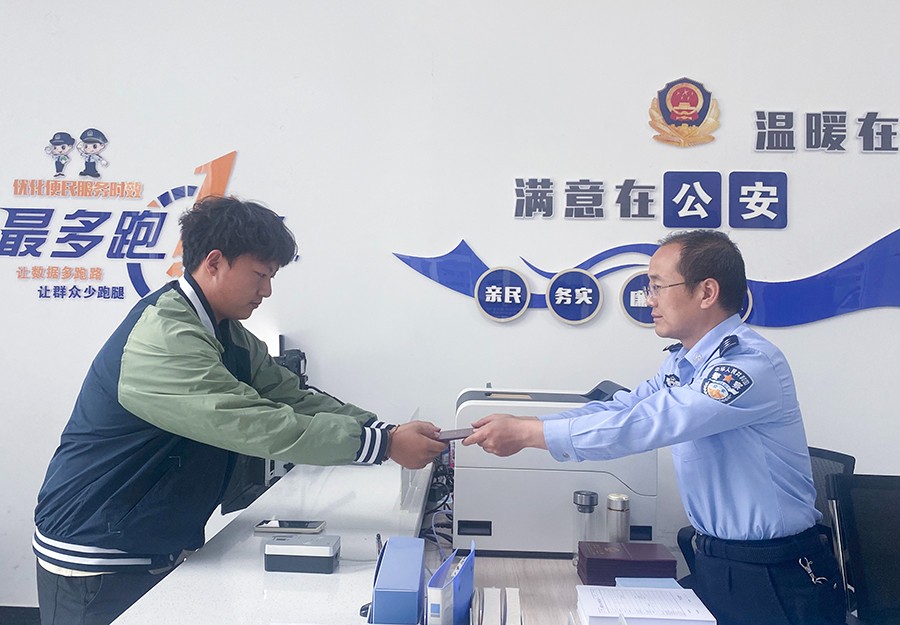 (WqEY图片新闻)“绿色通道”服务考生(41290611)-20250607160950