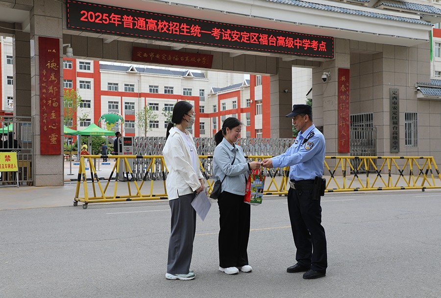 (WAQＹE   图片新闻 )民警捡到考(41303582)-20250609112244