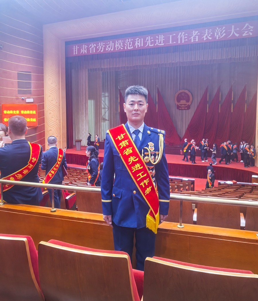 （AQＹE  劳动最光荣 配图１）19年(41301006)-20250609161003