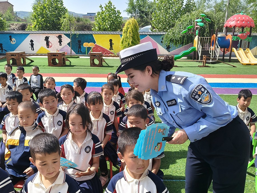 （AqYE，图片新闻）交通安全宣传进幼儿(41462148)-20250616100052