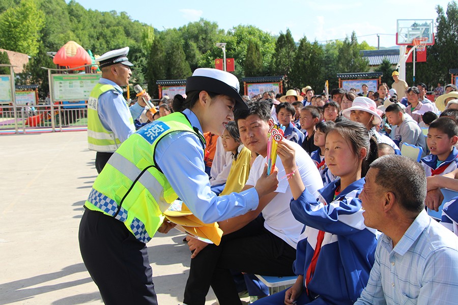（AqEY，图片新闻）警种联动护成长 共(41463599)-20250616100524