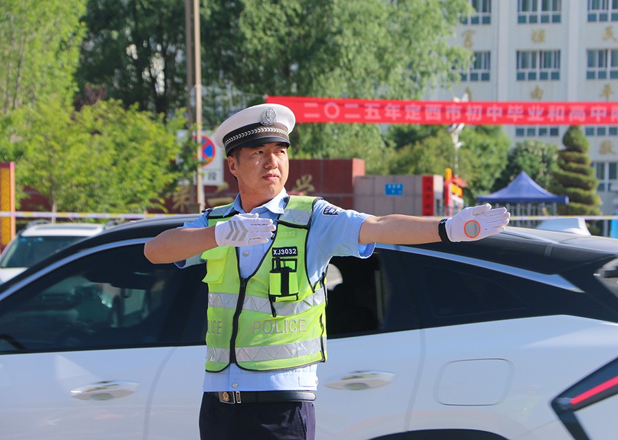 （wAqEY，图片新闻）通渭公安交警倾心(41503429)-20250617112458