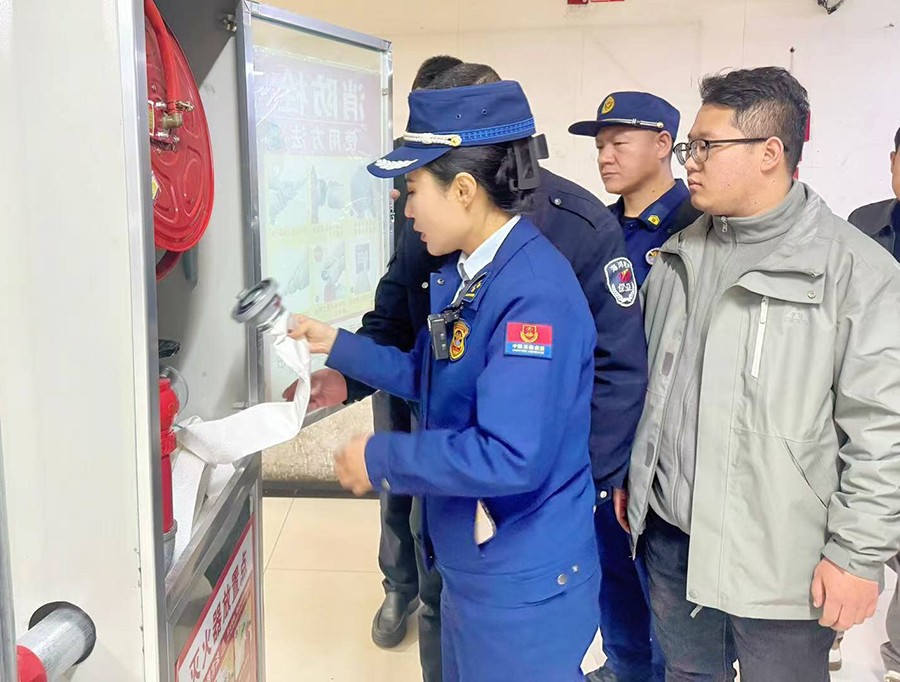（qEＹ劳动最光荣 配图２）她将多面身份(41523015)-20250618090926