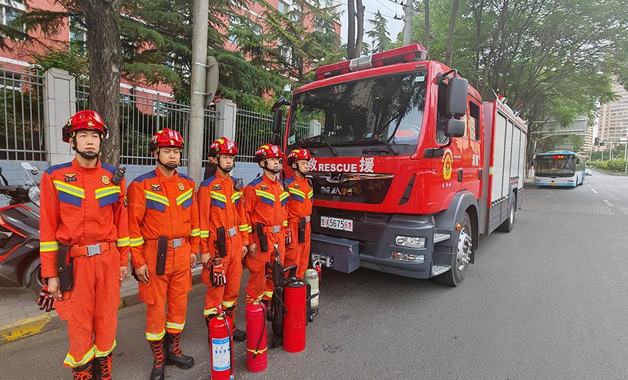（QEＹ图片新闻）消防保障助中考(41504044)-20250618110059