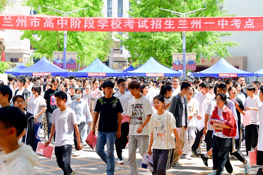 （QEＹ图片新闻）2025年兰州中考开考(41504041)-20250618110501
