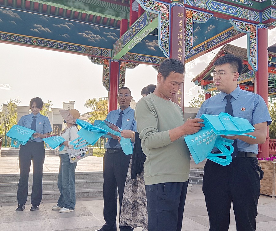 （wAqEＹ配图１）让法治阳光照亮成长之(41534994)-20250618173533
