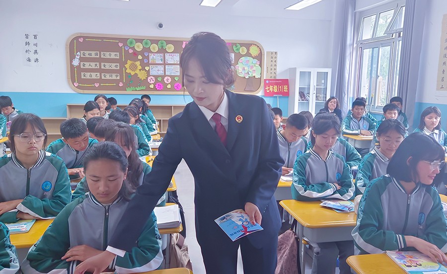 （wqEＹ配图２）让法治阳光照亮成长之路(41534932)-20250618173849