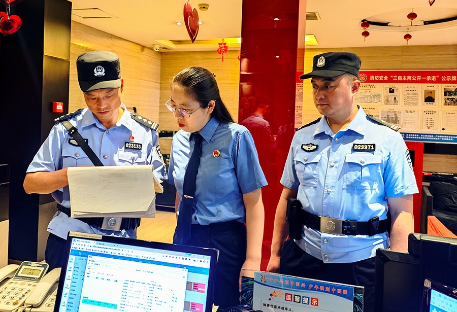 （wqEY图片新闻）麦积区检察院护航未成(41568060)-20250619211200