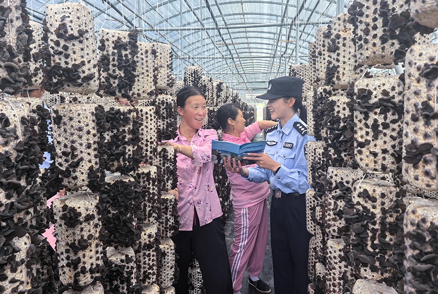 （wAqEY图片新闻）警民携手护农 共筑(41539641)-20250621165030