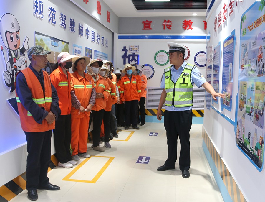 （WAqEY，图片新闻）守护“橙衣天使”(41665637)-20250624165829