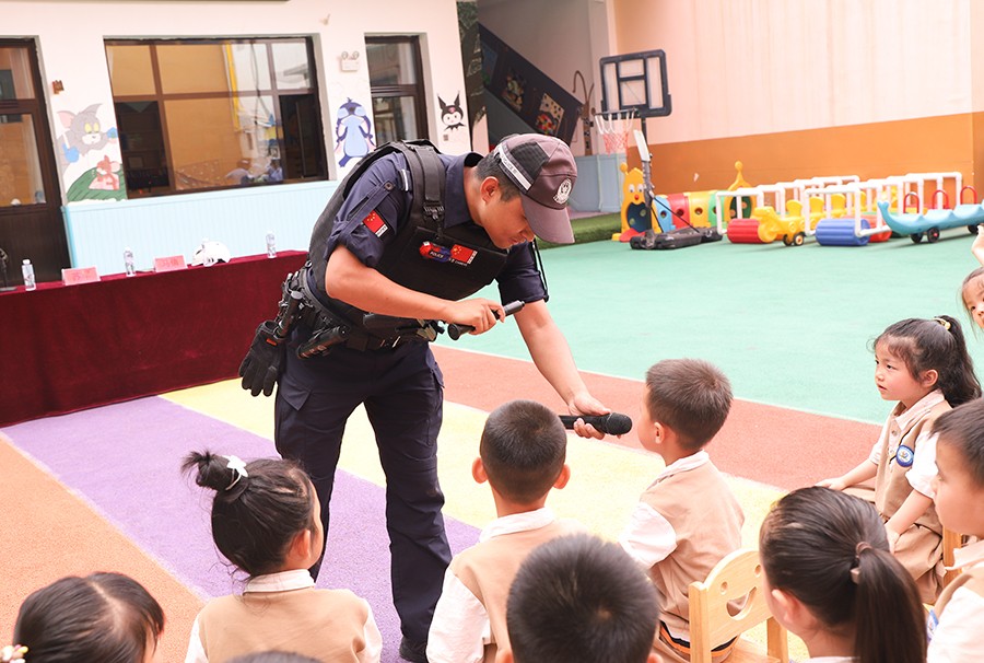 （WAqEＹ图片新闻）警民携手护平安  (41663128)-20250624170854