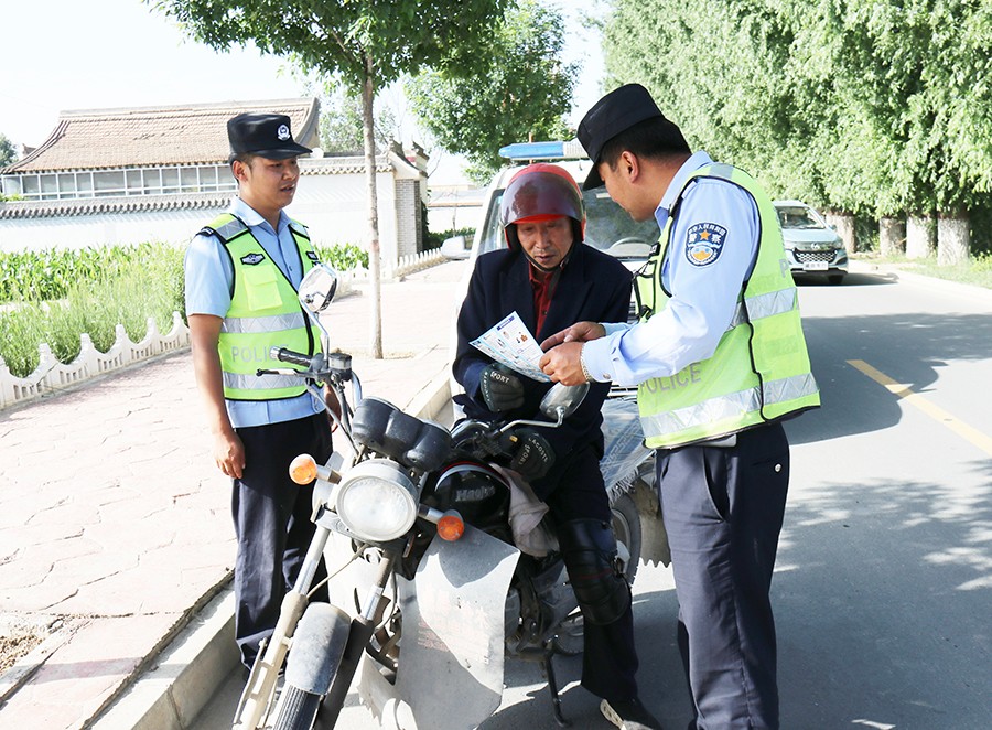 （AwqEY，图片新闻）一盔一带 安全常(41690263)-20250626095940