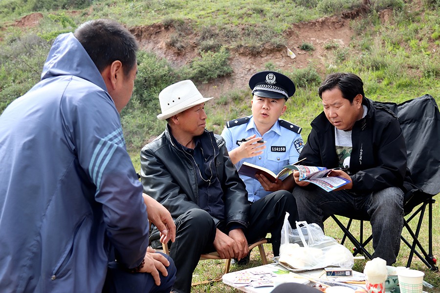 (AqEY图片新闻)守护游客“钱袋子” (41732943)-20250627112044