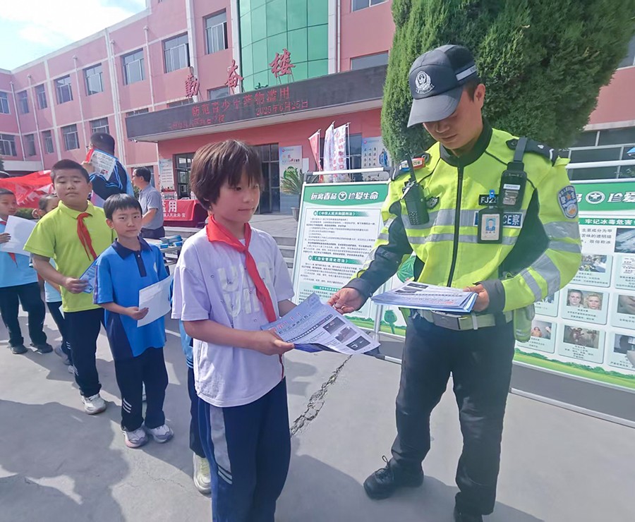 （AqEY图片新闻）红古交警开展警示教育(41758049)-20250629211824