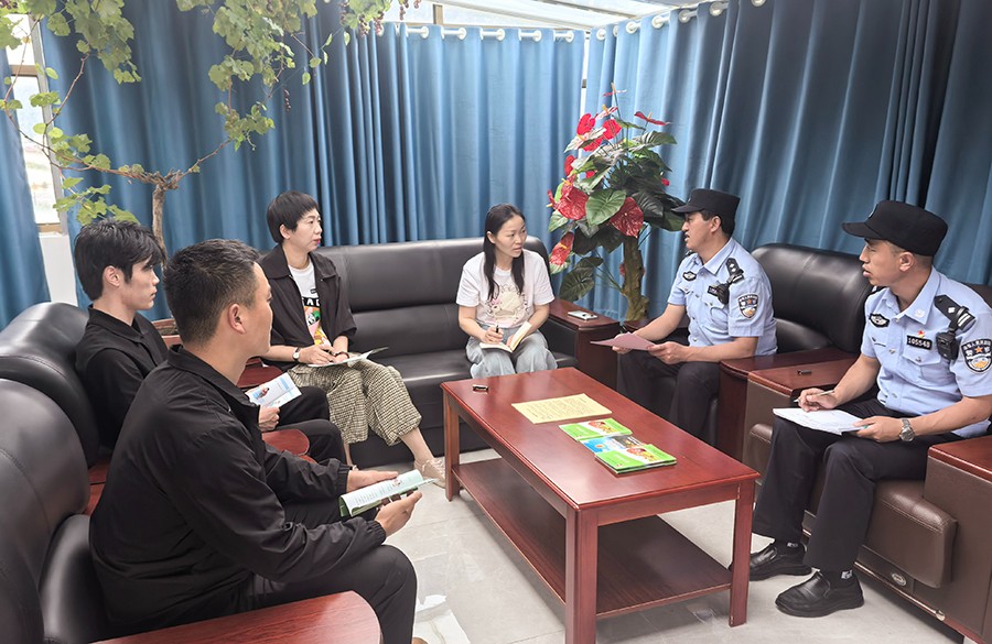 （wAQEY图片新闻）警企话安全(41761347)-20250630102918