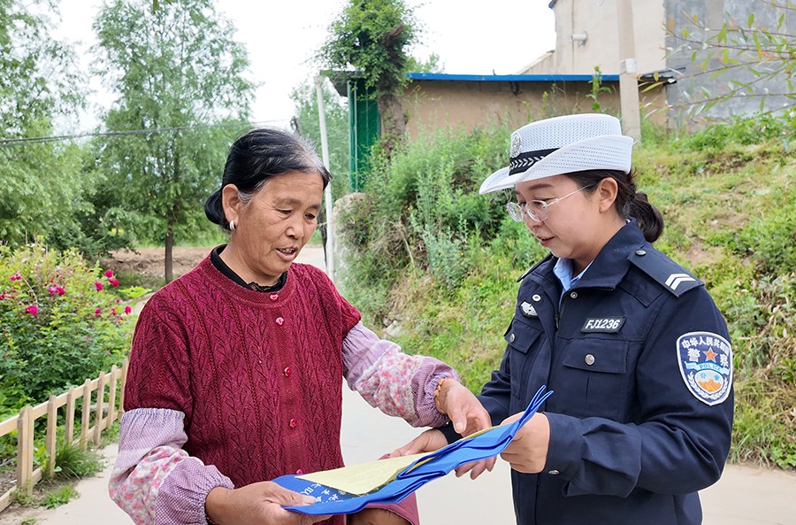 （wAQEY图片新闻，）交通安全宣传进农(41898364)-20250704174424
