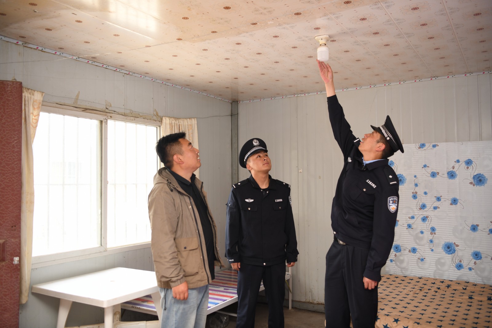 岷县公安局闾井派出所开展出租屋安全排查