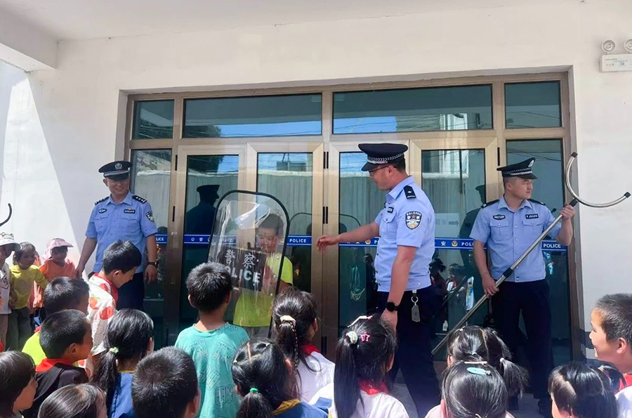 （wAQEY配图）百余名小学生开启“警营(42021902)-20250709171442
