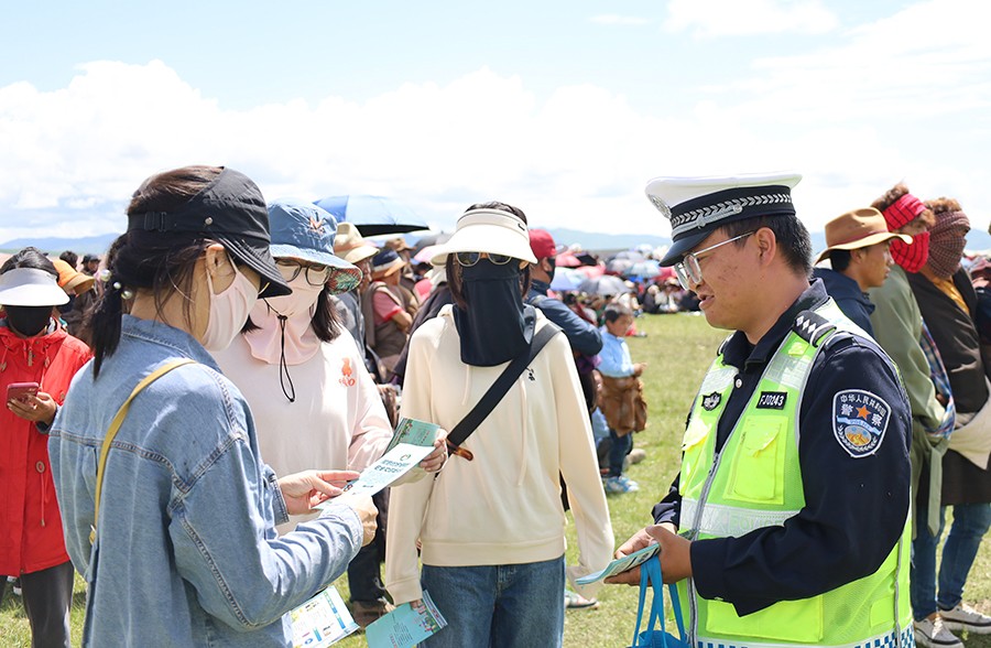 （WAQEY，图片新闻）守护游客安全(42062314)-20250714164554