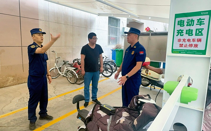 （qEＹ图片新闻）城关消防开展电动自行车(42154754)-20250716102232
