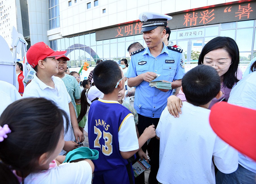 （WAqEY，图片新闻）文明伴成长  精(42409583)-20250731115706