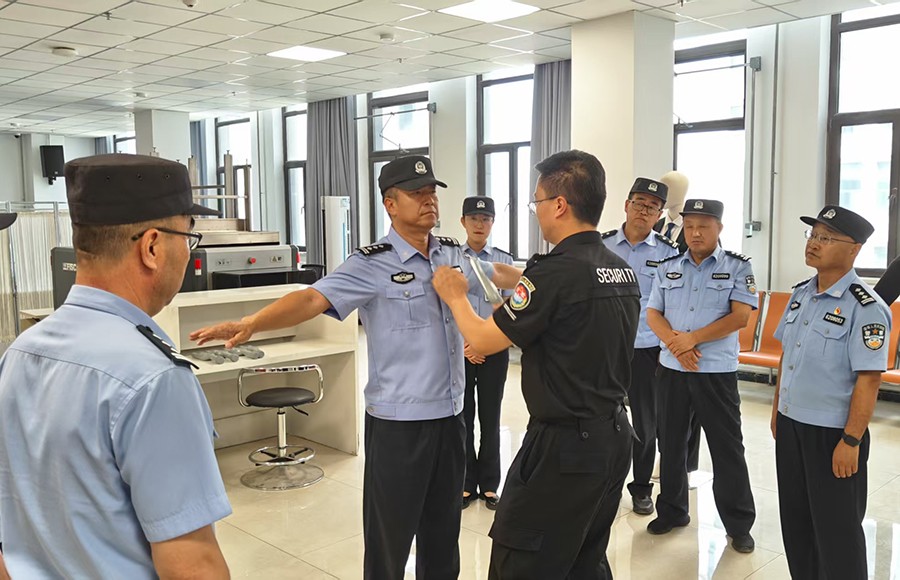 （WAqEY图片新闻）监狱民警“跨界”取(42551029)-20250801112102