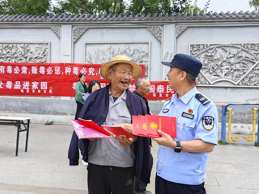 （WAQEY 配图）让法治清风吹拂美丽乡(42659452)-20250807143834