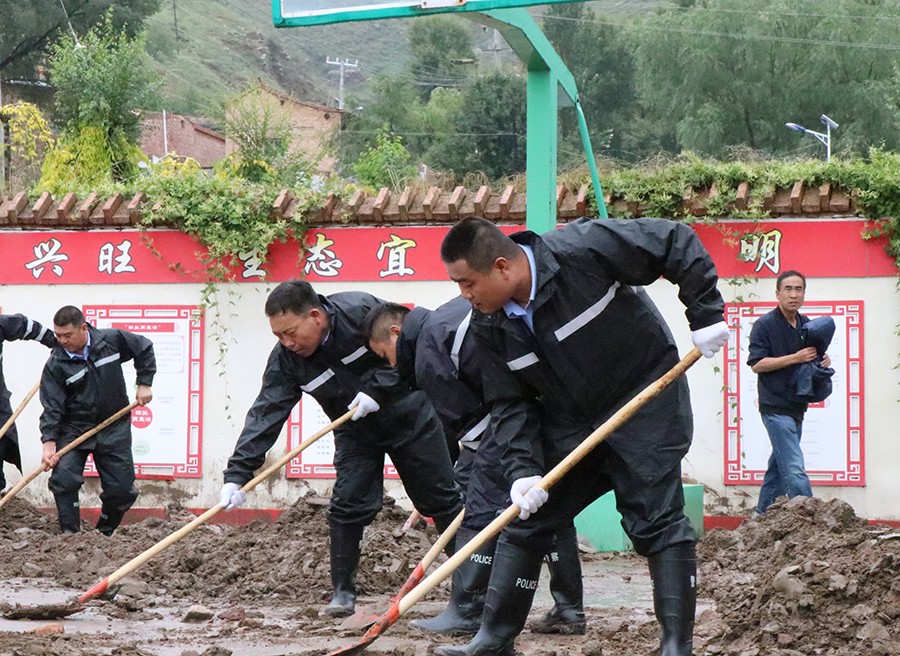 （wAQEY，图片新闻）临洮公安投身抢险(42734477)-20250811163316