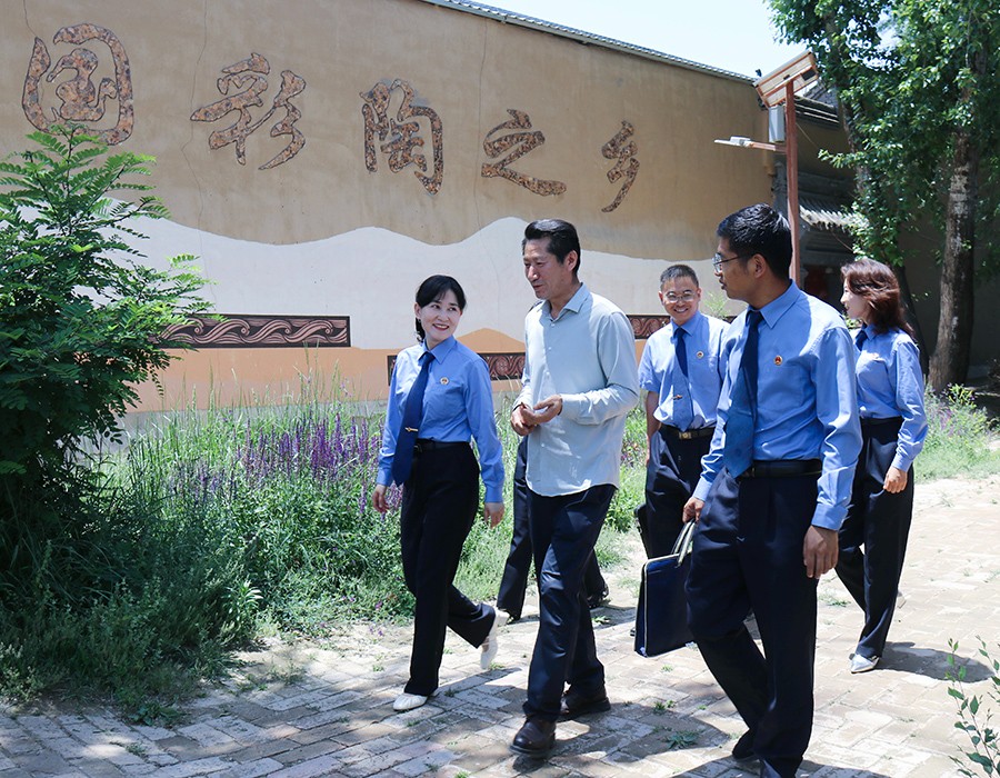 （WAQEY图片新闻）送法入企(43111068)-20250827150746