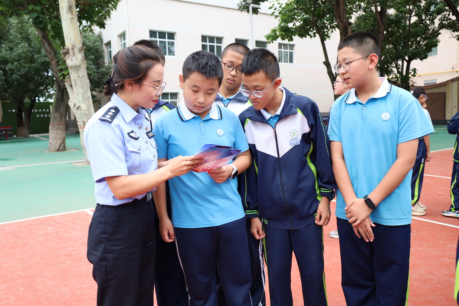 (WAQEY图片新闻)法治宣传进校园(43234348)-20250901150712