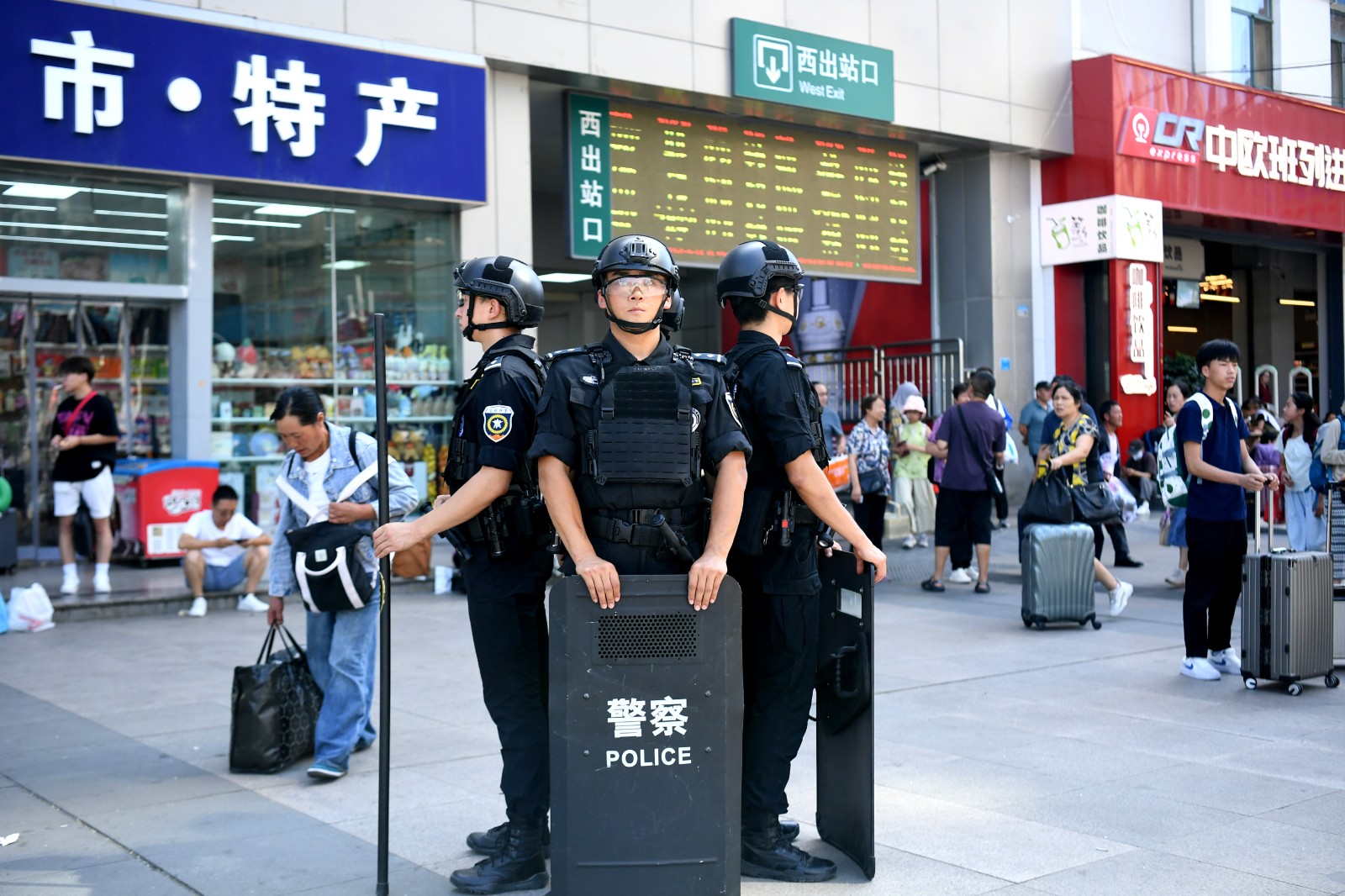 （AQEY，配图2）兰铁公安完成暑运安全(43244324)-20250902100543