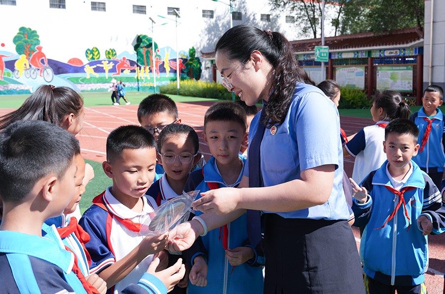 （WAQEY图片新闻）法治阳光护成长(43244718)-20250902105552