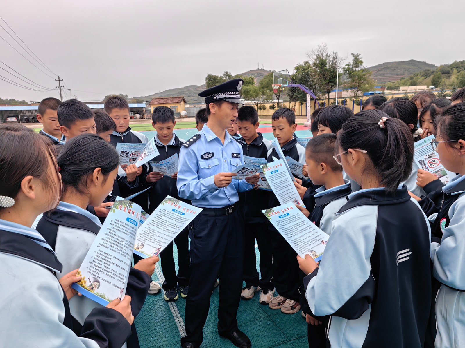 （WAQEY，图片新闻）法治宣传进校园(43477878)-20250909120453