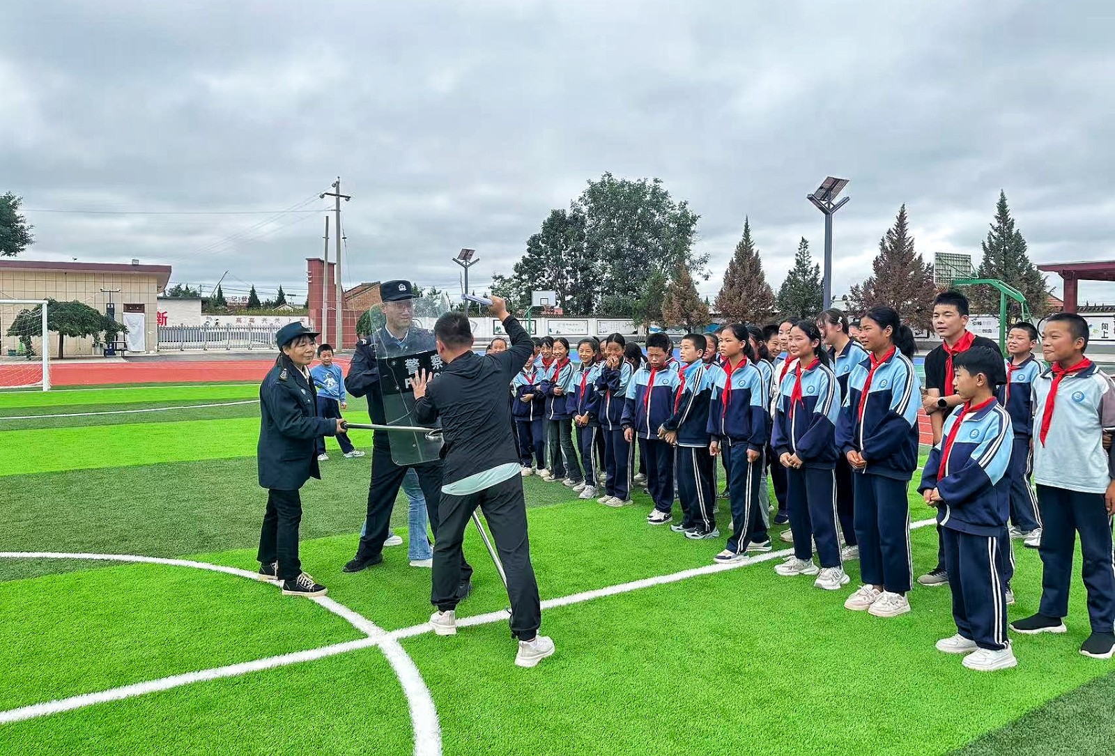 （AQEY配图）打好校园安全“组合拳”(43517184)-20250909163437