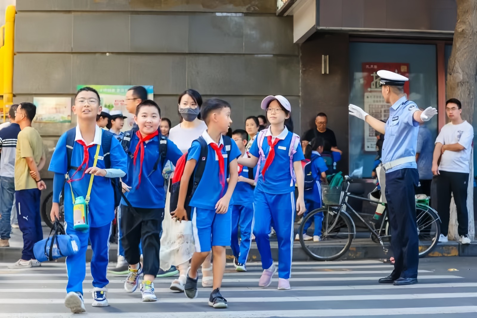 (AQEY配图1)兰州公安:打好护校安园(43481072)-20250909164316 (AQEY配图1)兰州公安:打好护校安园(43481072)-20250909164316