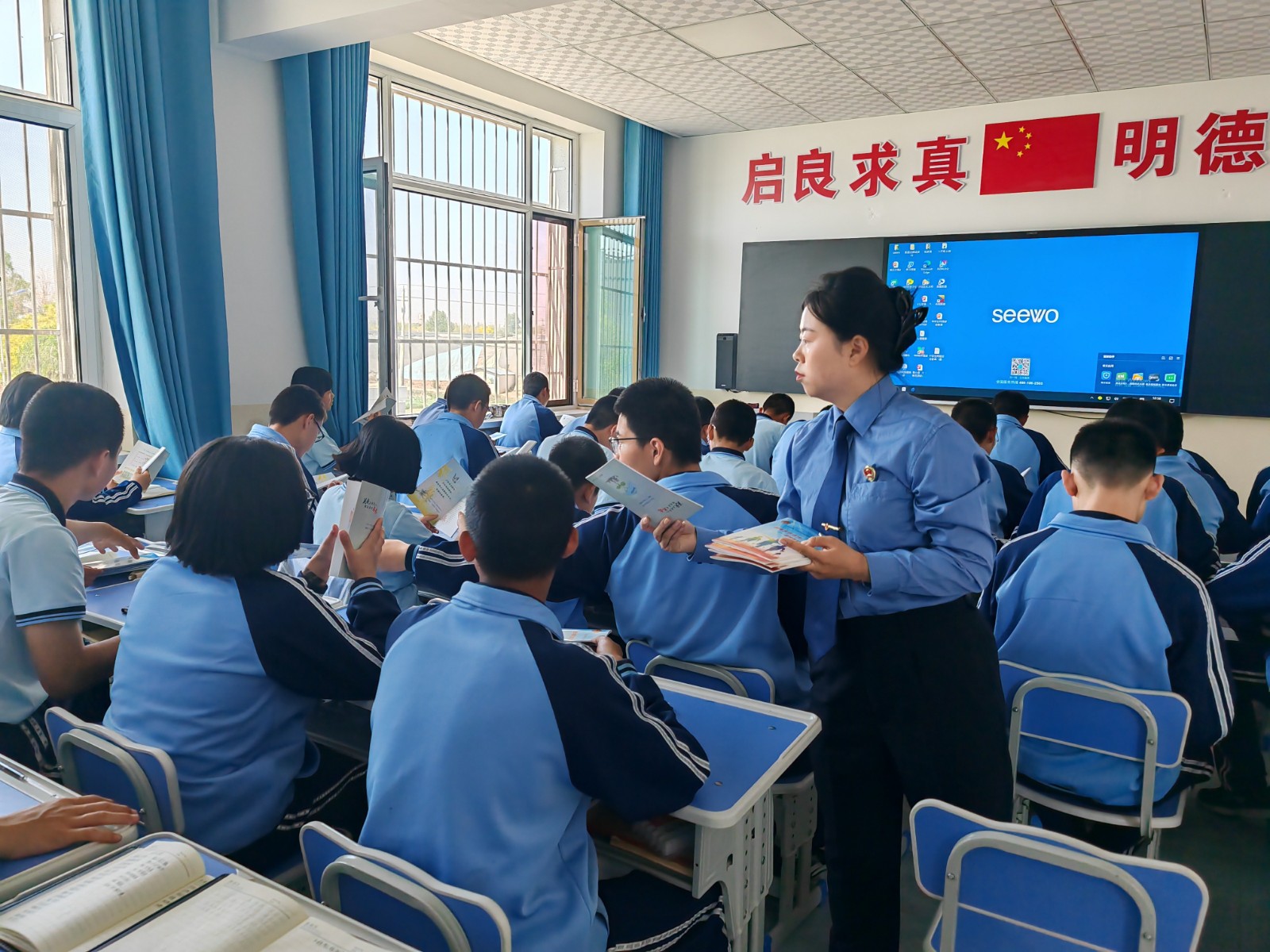 （AQEY配图）为未成年人撑起法治保护伞(43644548)-20250916094701