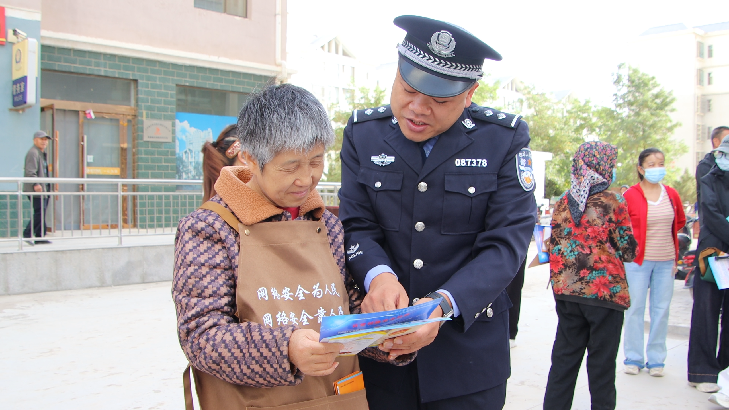 （QEＹ配图）民勤公安网信网络安全宣传进(43683714)-20250917092844