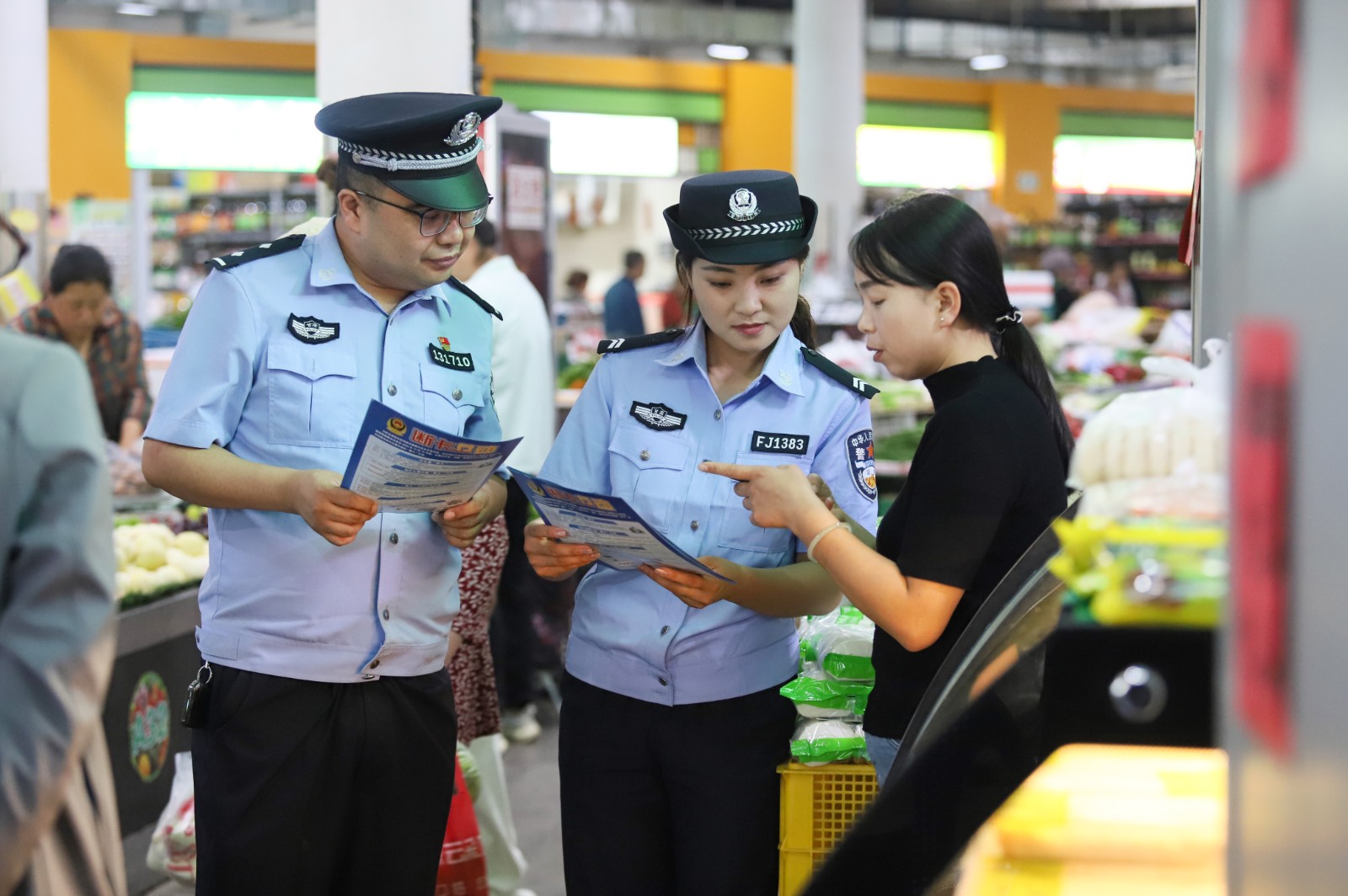 （WAQEY配图）服务做“加法”审批做“(43753735)-20250918153218